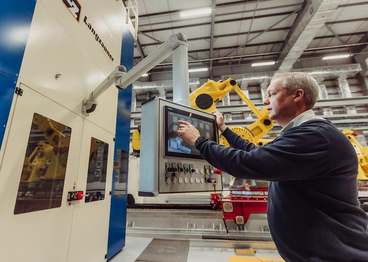 Darren Wells, explores how COMPASS uses dry fibre RTM, sensor data and digital frameworks to cut cycle times from hours to minutes.