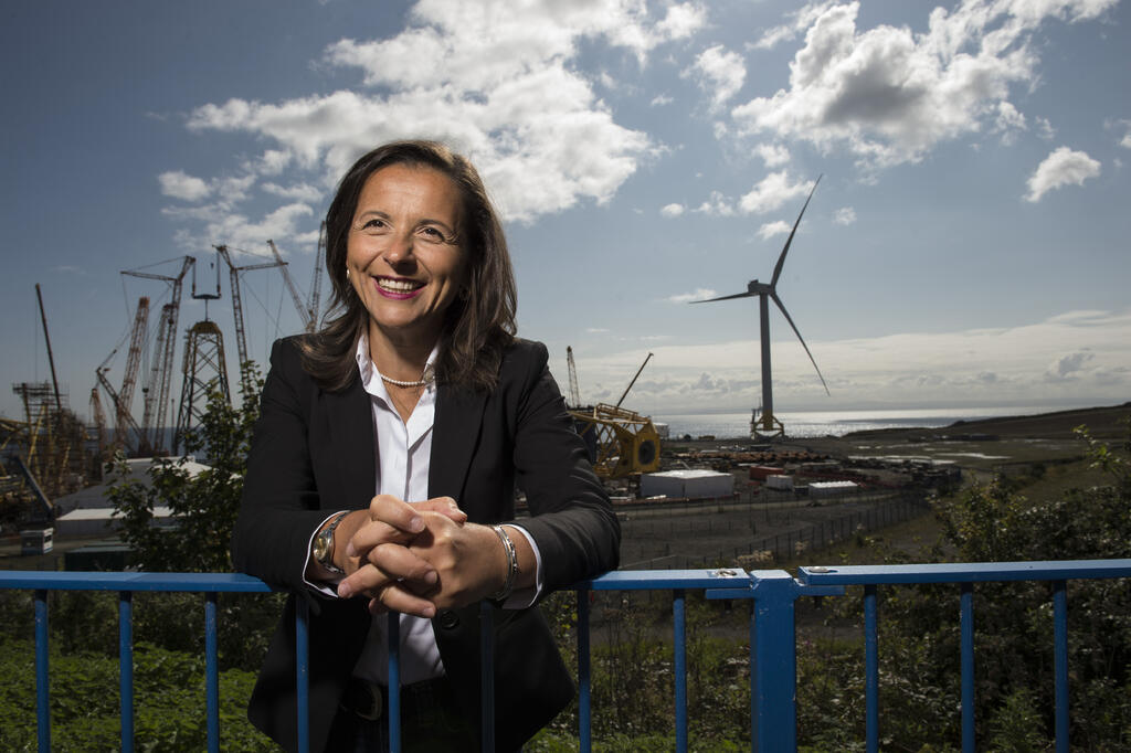 CEO Sabrina Malpede in front of wind farm in Edinburgh. © Wattie Cheung cleared for Innovate UK and 3rd party use