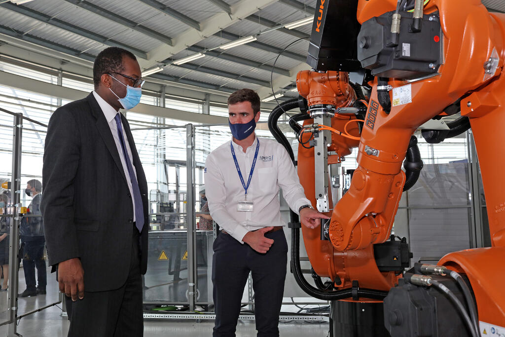 Kwasi Kwarteng meets Lloyd Tinkler, Technical Fellow - Electrical Machines, on a tour of Factory 2050.